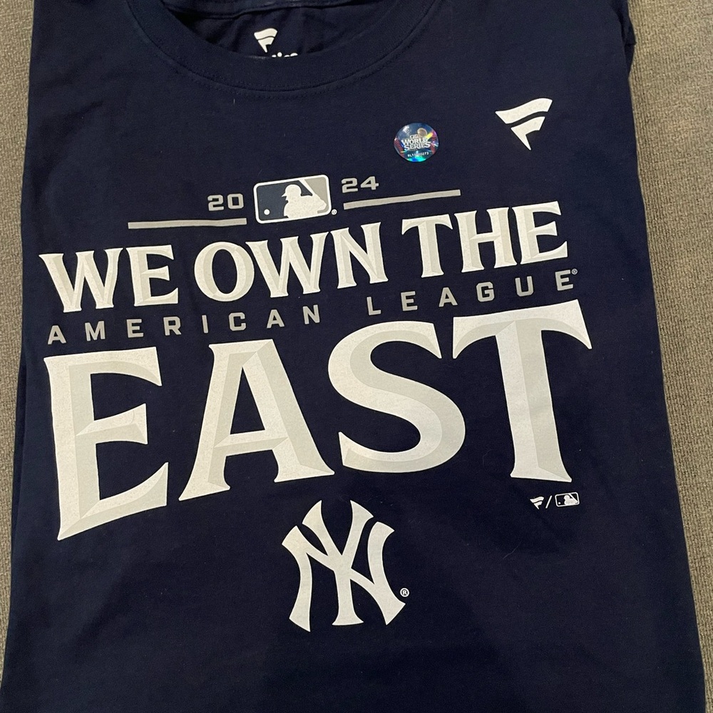 Yankees Fanatics Navy Blue T-Shirt with White Graphics